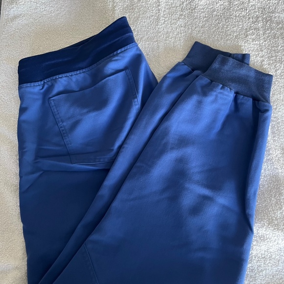 Figs Women's Scrub Set in Blue Rafaela M and Zamora L Petite - Picture 10 of 10